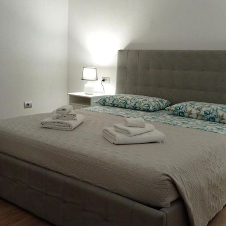 Casa Mirta Apartment แมนเดลโล เดล ลาริโอ ภายนอก รูปภาพ