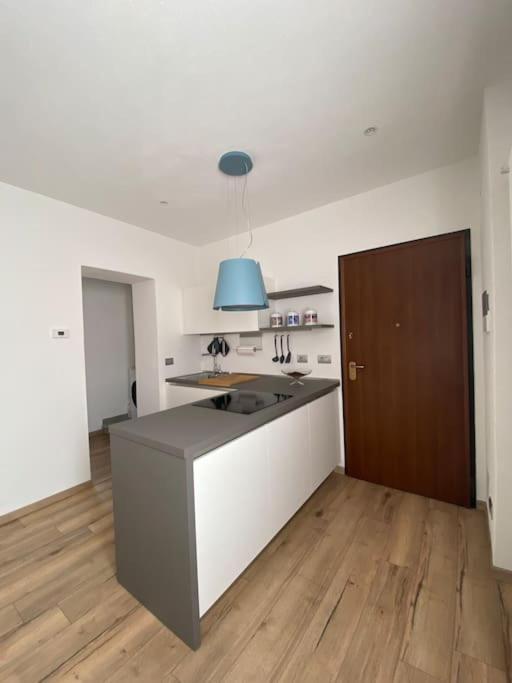 Casa Mirta Apartment แมนเดลโล เดล ลาริโอ ภายนอก รูปภาพ